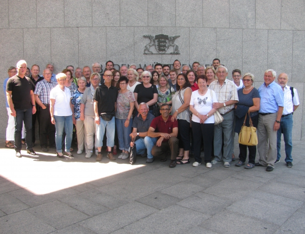 BPA-Gruppenfoto vor der Landesvertretung Baden-Württemberg