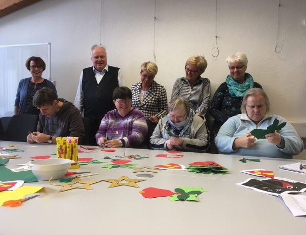 Lebenshilfe Rastatt-Murgtal dekoriert den Weihnachtsbaum des Deutschen Bundestages