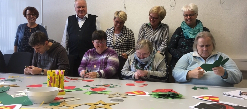 Lebenshilfe Rastatt-Murgtal dekoriert den Weihnachtsbaum des Deutschen Bundestages