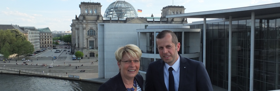 „Politik trifft Wirtschaft“ – Björn Kaiser begleitet Gabriele Katzmarek im Bundestag