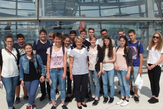 Maria-Victoria-Schule aus Ottersweier zu Gast bei Gabriele Katzmarek im Bundestag