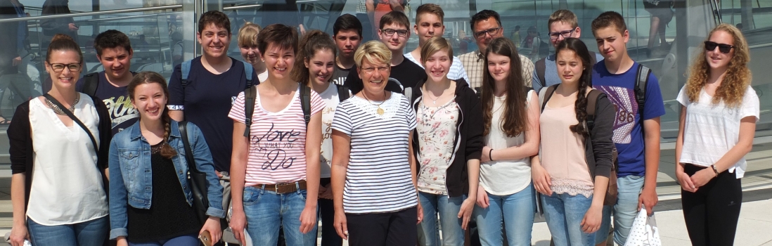 Maria-Victoria-Schule aus Ottersweier zu Gast bei Gabriele Katzmarek im Bundestag