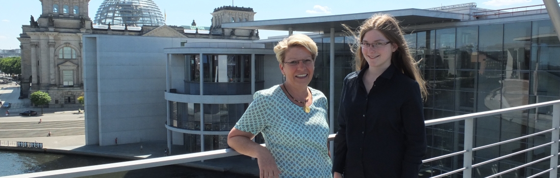 Bundestagsmandat für vier Tage: Johanna Beikert hat auf Einladung von Gabriele Katzmarek bei Jugend und Parlament teilgenommen