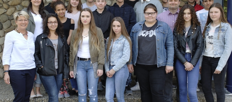 Im Gespräch mit den Schülerinnen und Schüler der Hardtschule