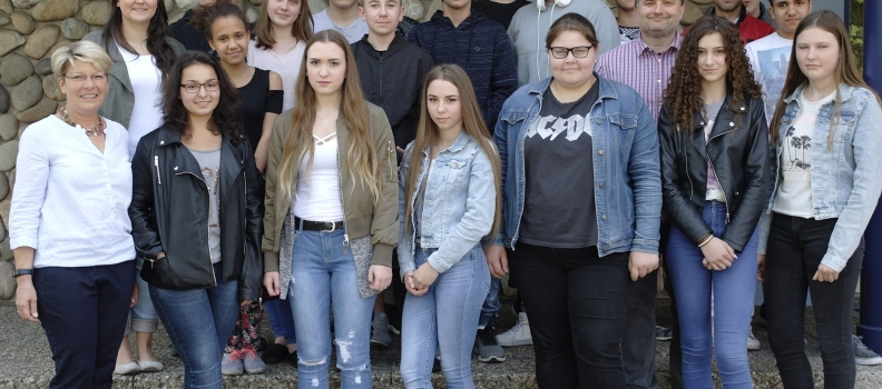 Im Gespräch mit den Schülerinnen und Schüler der Hardtschule