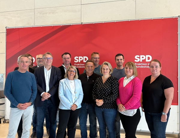 IG BCE-Betriebsräte zu Besuch im Bundestag!